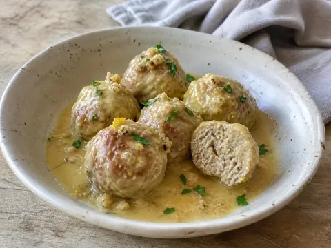 Albóndigas De Pavo En Salsa De Almendras Y Limón