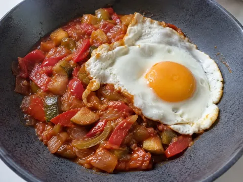 Pisto Manchego Con Huevo Frito