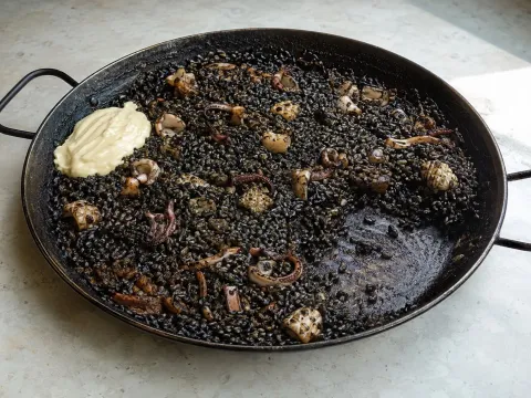 Arroz Negro Con Sepia Y Alioli Casero