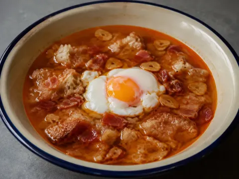 Sopa Castellana De Ajo, Pan Y Huevo